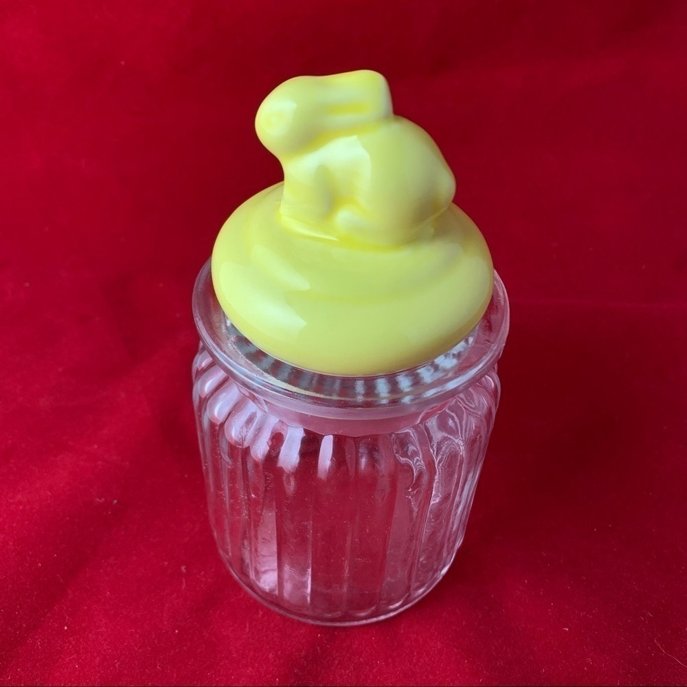 🔥🔥Adorable Easter Bunny Ceramic jar